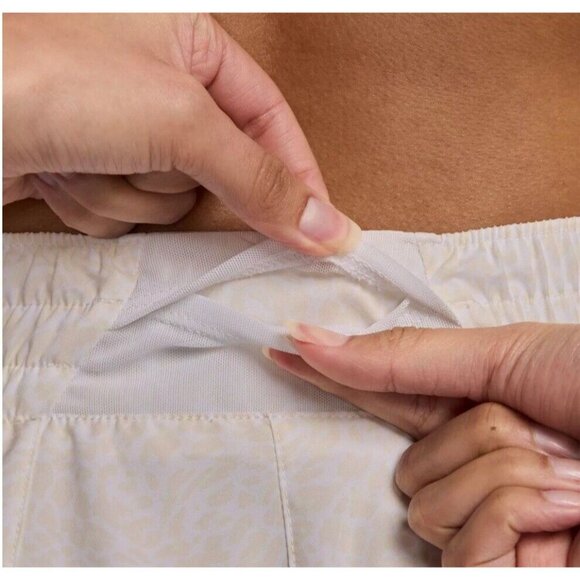 NWT Nike Women's Shorts Medium One Dri-FIT Mid-Rise 3" Brief-Lined DX6010-012 - Picture 4 of 15